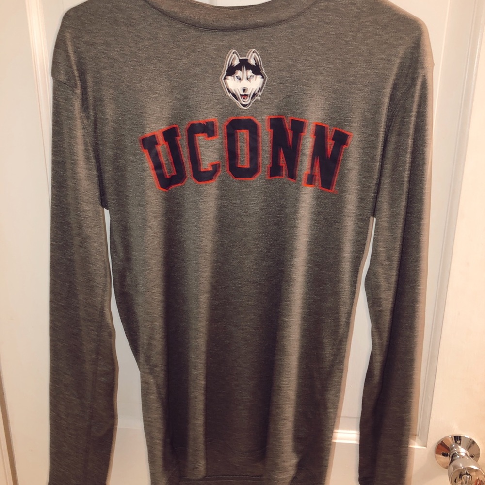UCONN athletic shirt